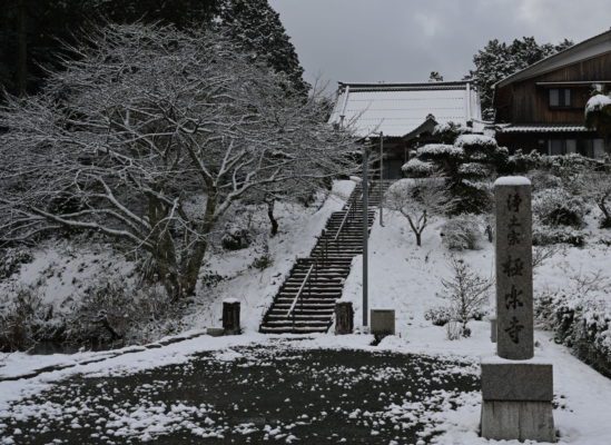 雪の極楽寺